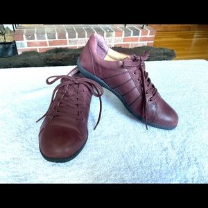 Softwalk Hickory Leather Sneaker/Walking Shoe 8M